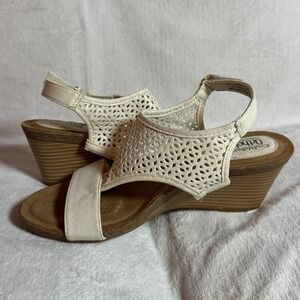 Croft & Barrow Ortholite Tan Wedge Sandals W/White Laser Cut Top Open Toe Sz 8.5